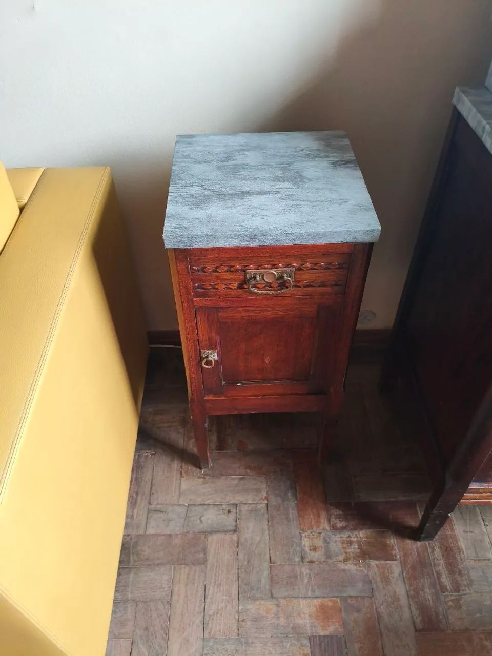Móveis de quarto antigos - penteadeira e dois criados mudos. - Foto 3