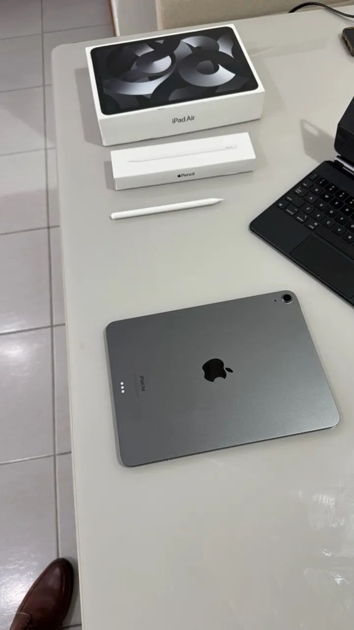 ? iPad Air 5ª geração M1 + Magic Keyboard + Apple Pencil 2 - Foto 2