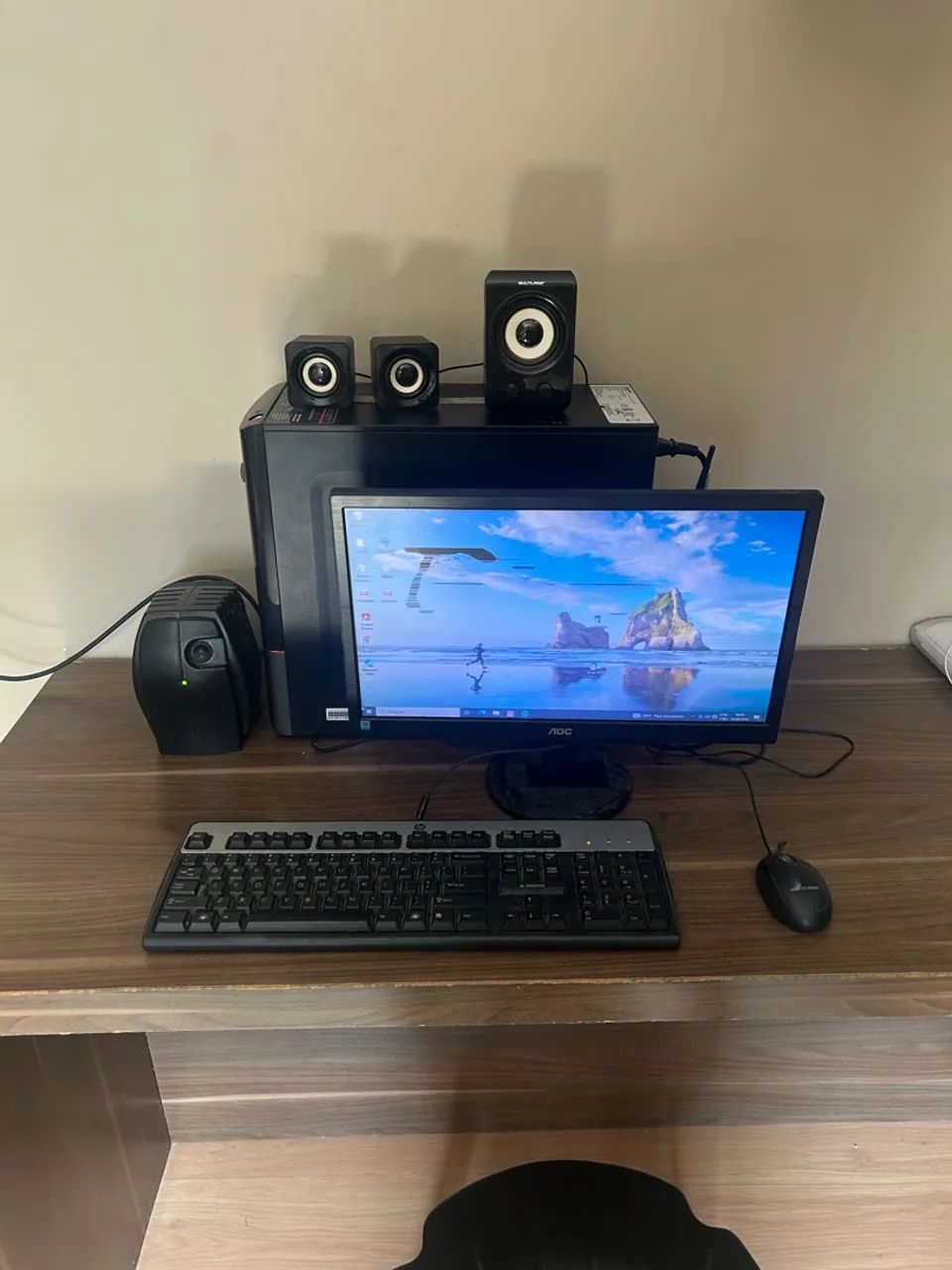 Computador Desk Top com acesso a Wi-Fi 
