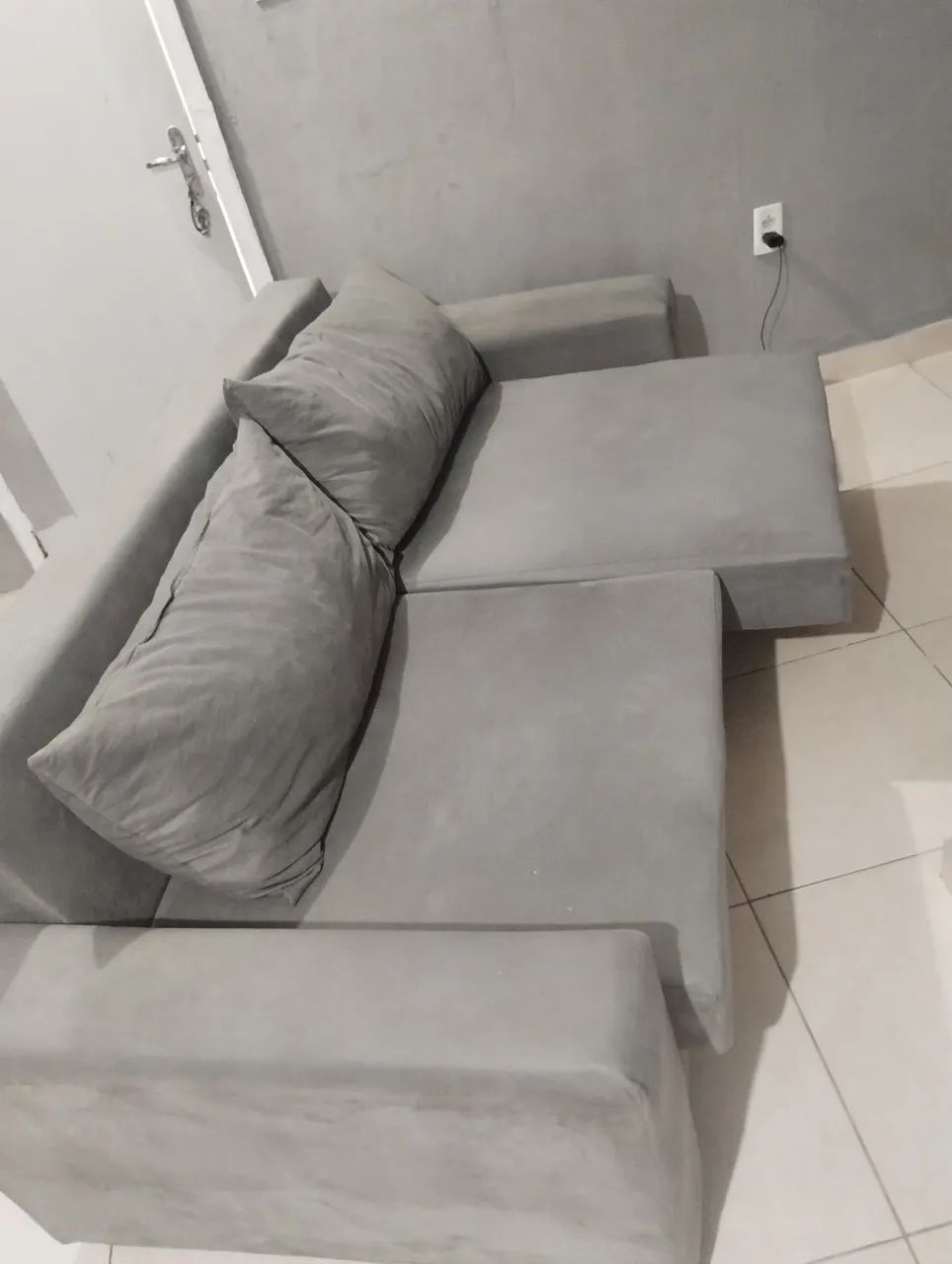 Vendo um sofá retrátil 
