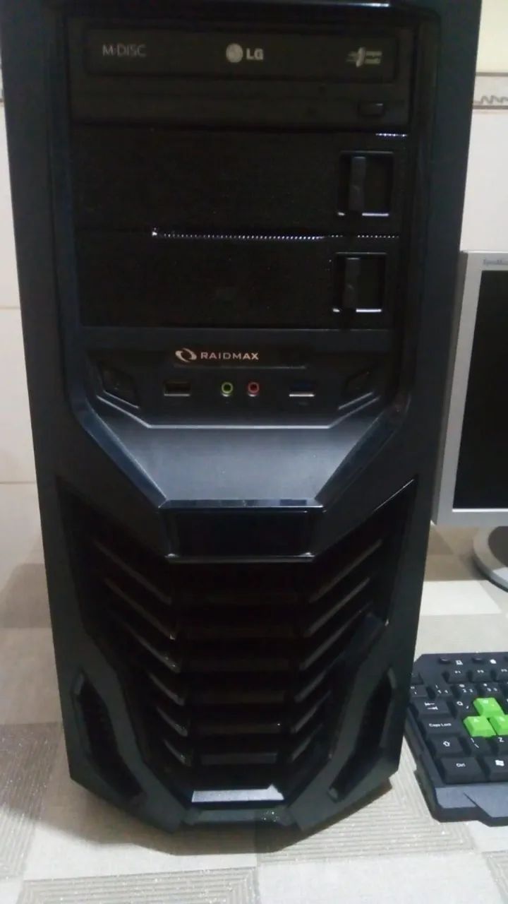 PC gamer AMD FX 16 GB RAM gabinete Raidmax Cobra
