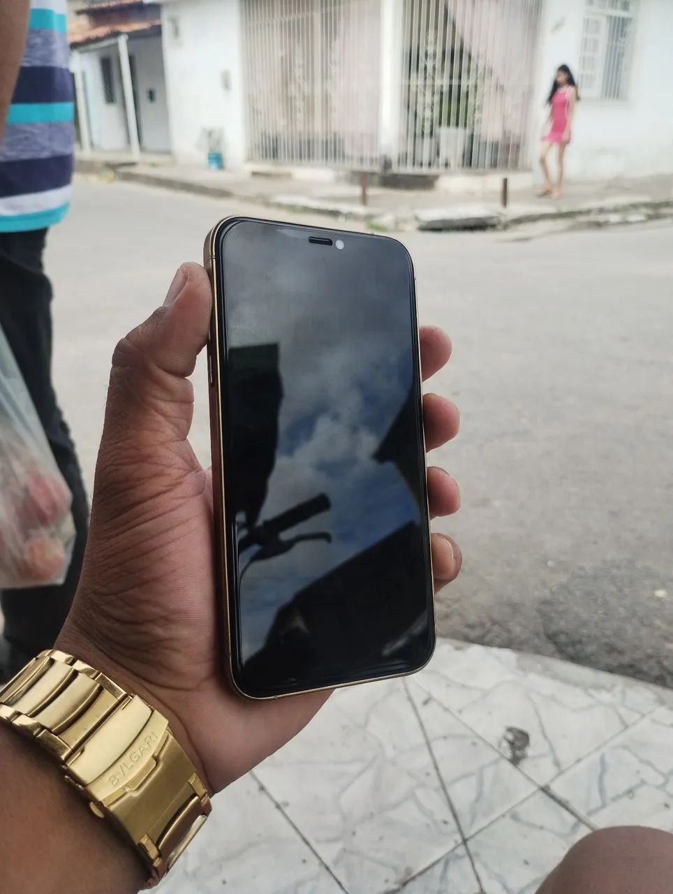 iPhone XR na carcaça do 16 pro Max 