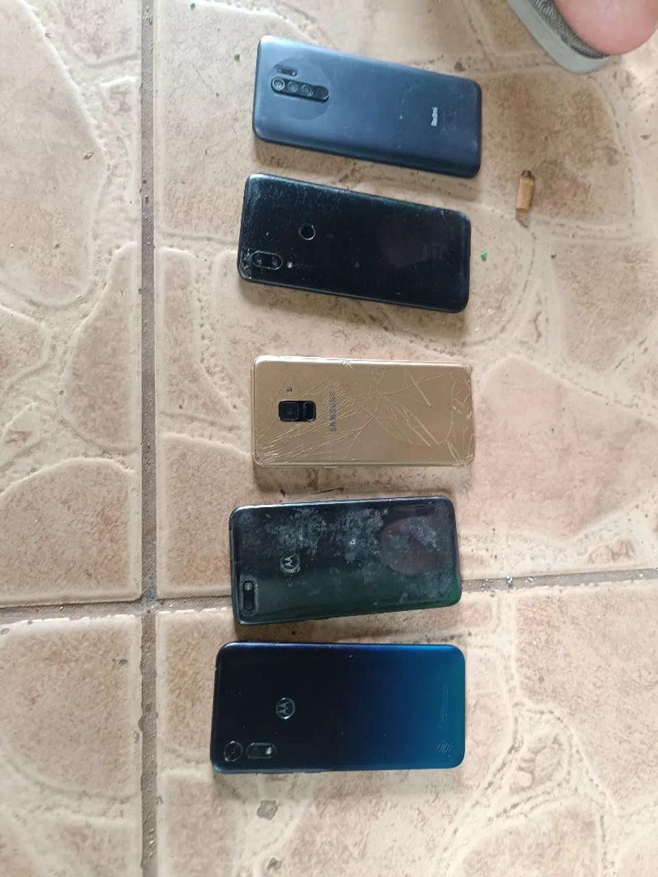 Vendo celulares pra concerto um Motorola e só a entrada - Foto 2