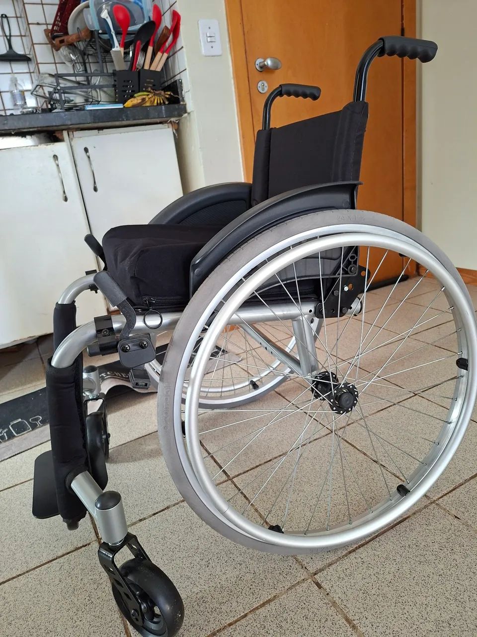 Cadeira de rodas monobloco alumínio  - Foto 2