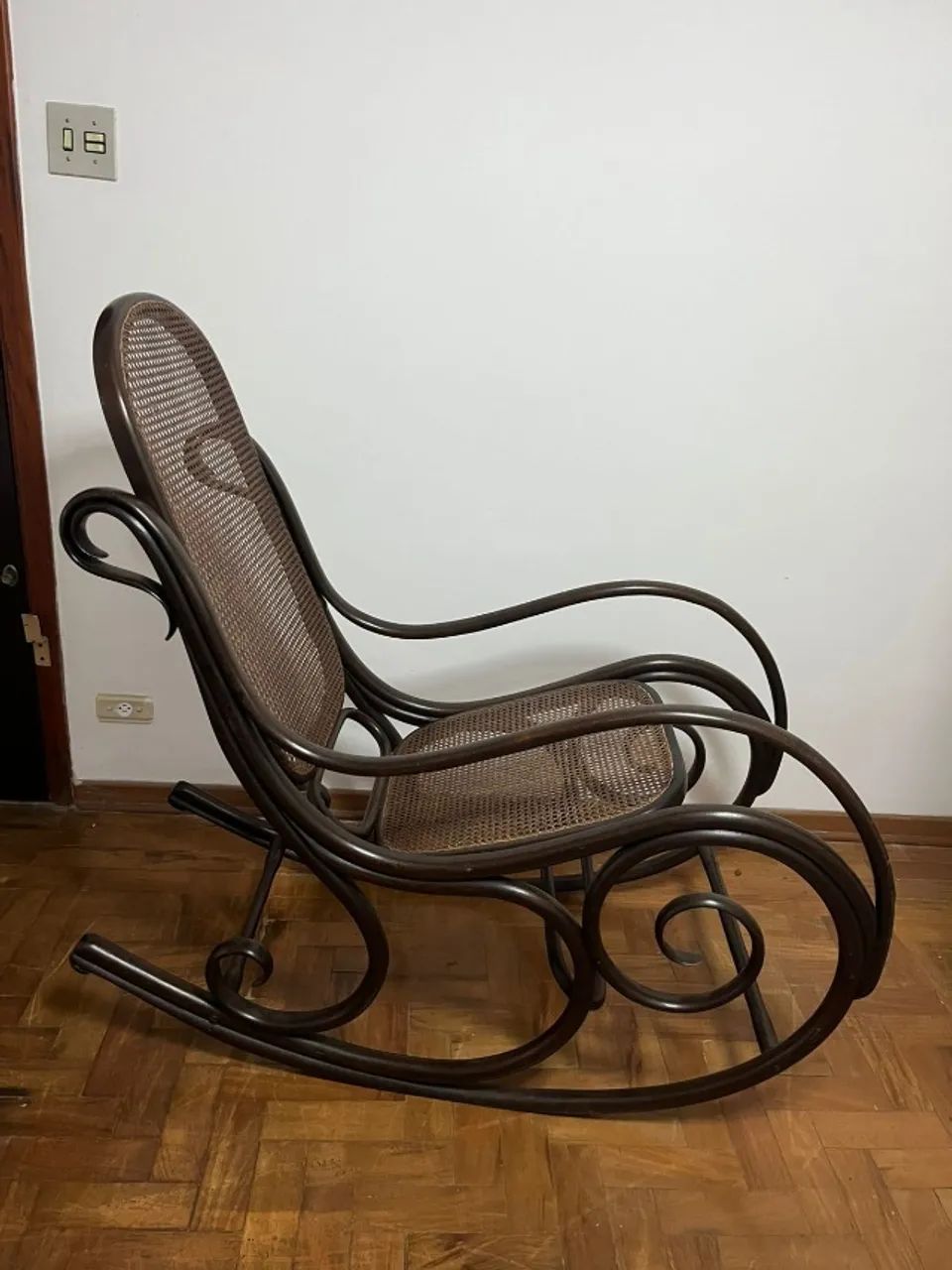 Cadeira de balanço antiga