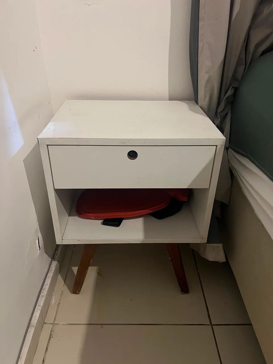 Mesinha de cabeceira 