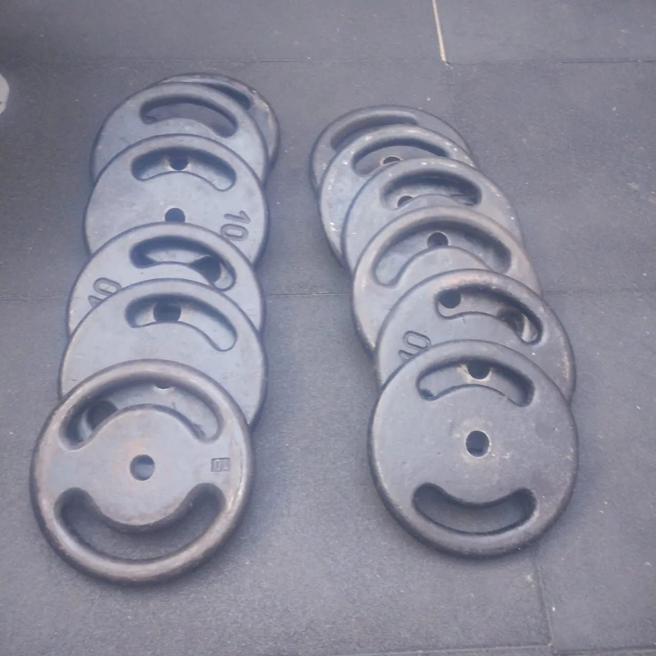  Vendo 12 anilhas de ferro fundido sem revestimento de 10k cada