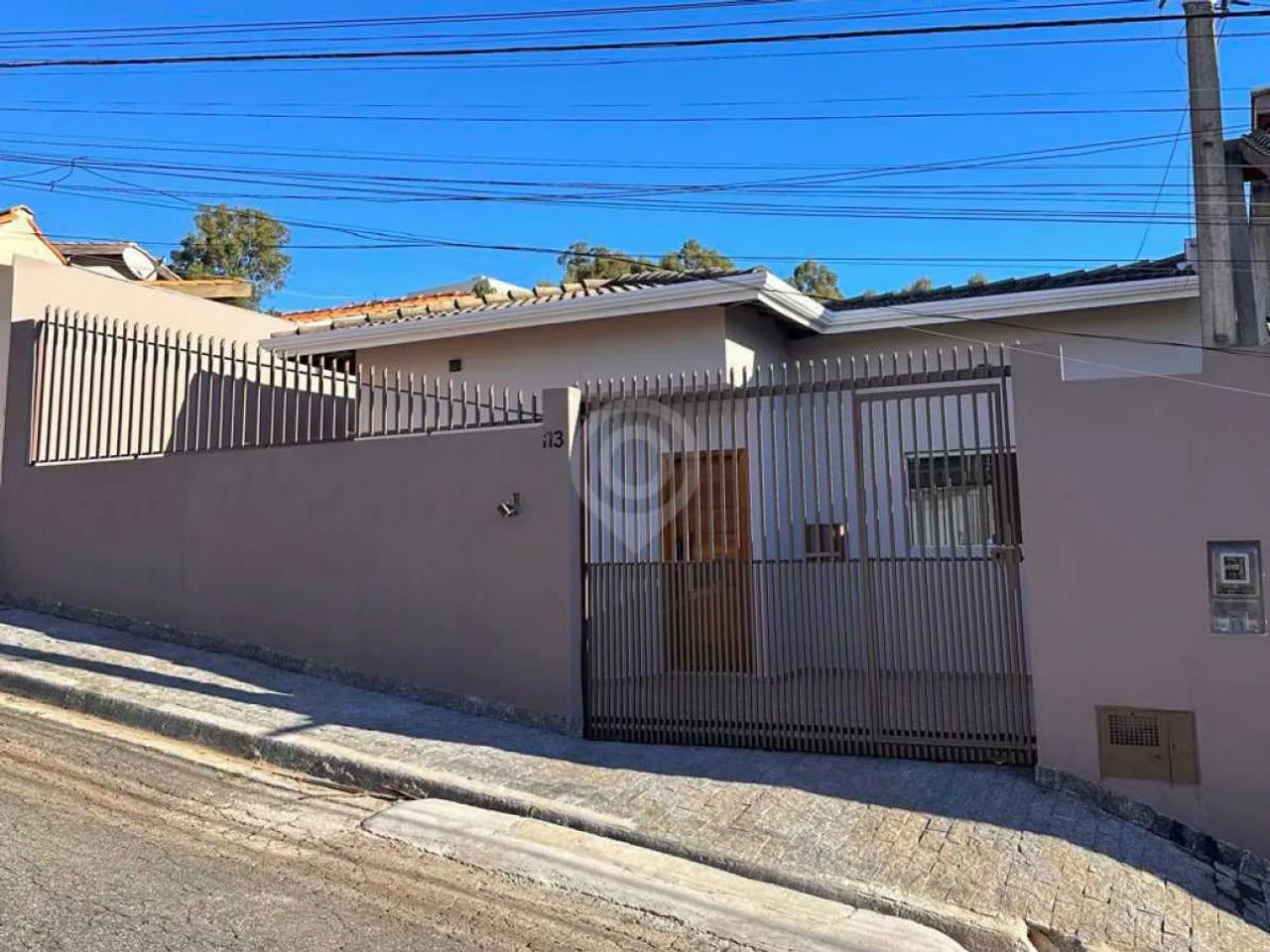 Casa de rua : / Residencial / Vila Bertioga