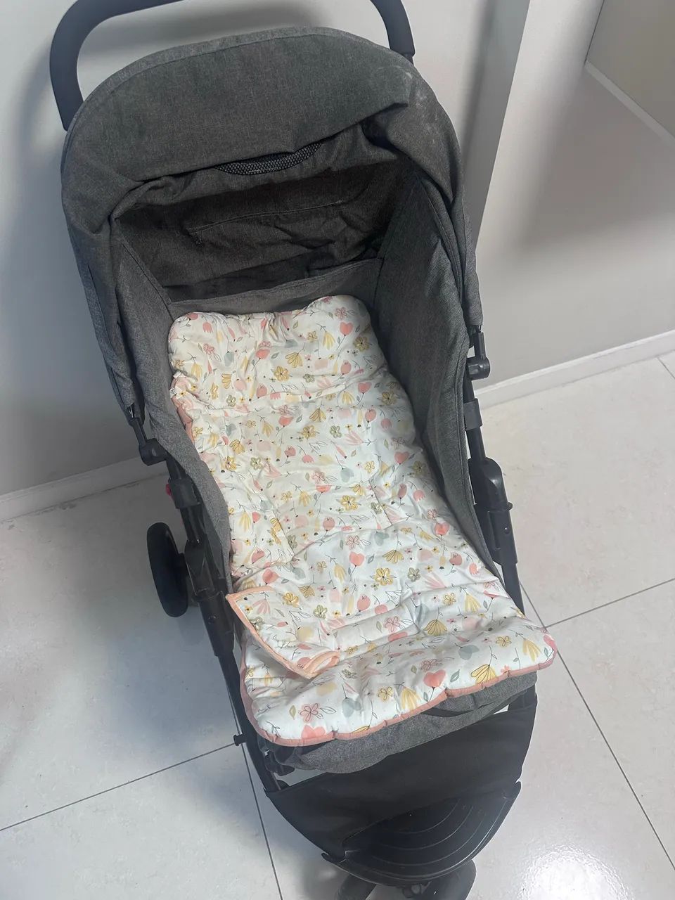 Carrinho de bebê com bebê conforto - Foto 3