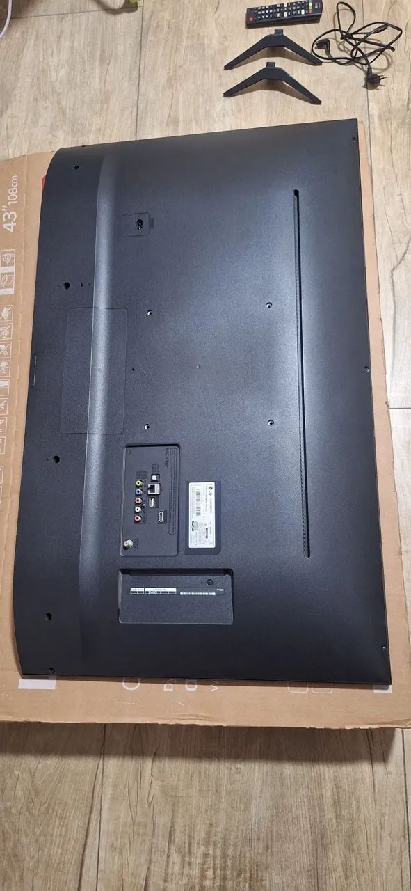 TV LG 43UN7300PSC para retirada de peças  - Foto 2