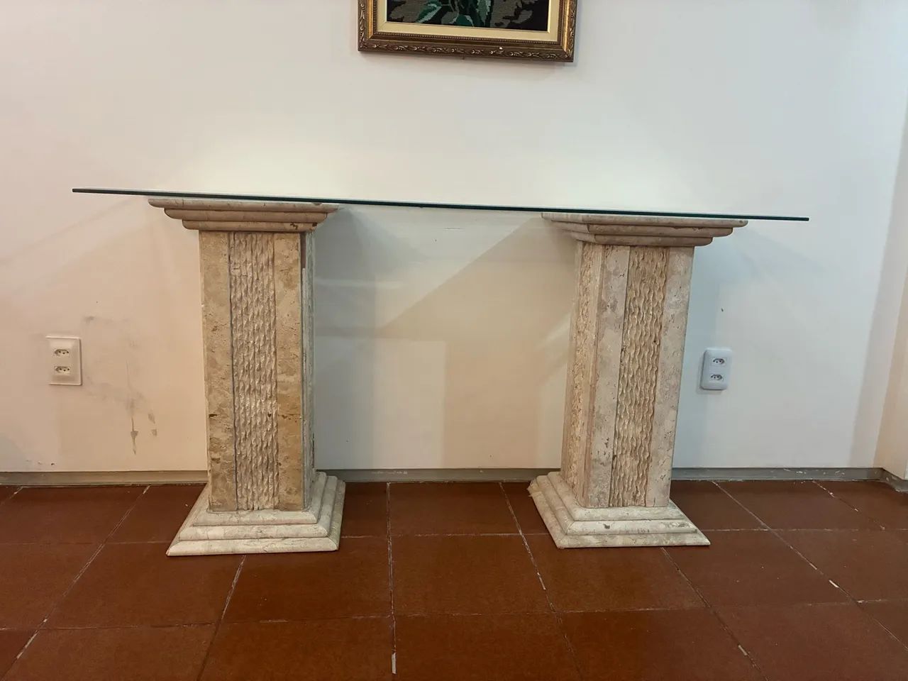Vendo mesa console com pés em mármore travestino