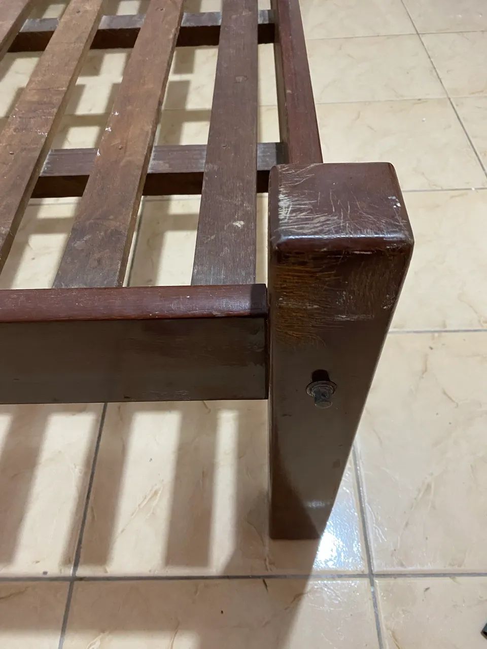 CAMA DE SOLTEIRO EM MADEIRA MACIÇA - SUPER RESISTENTE  - Foto 5