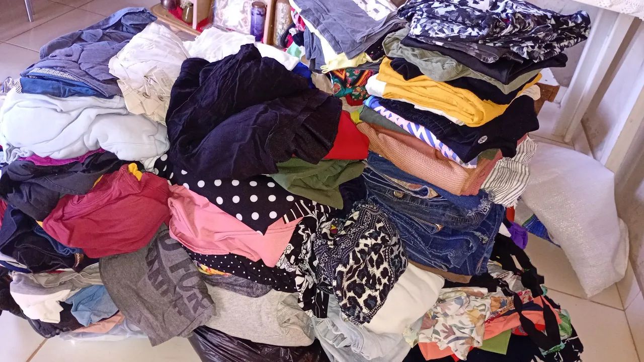Vendo Roupas qualquer peça 3 reais? - Foto 2