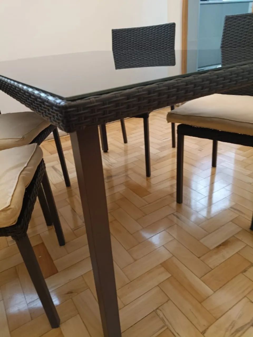 Mesa com 04 cadeiras  - Foto 2