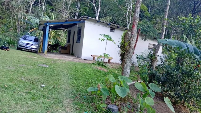 Chácara de 4.000m² com área verde e casa antiga - Foto 4