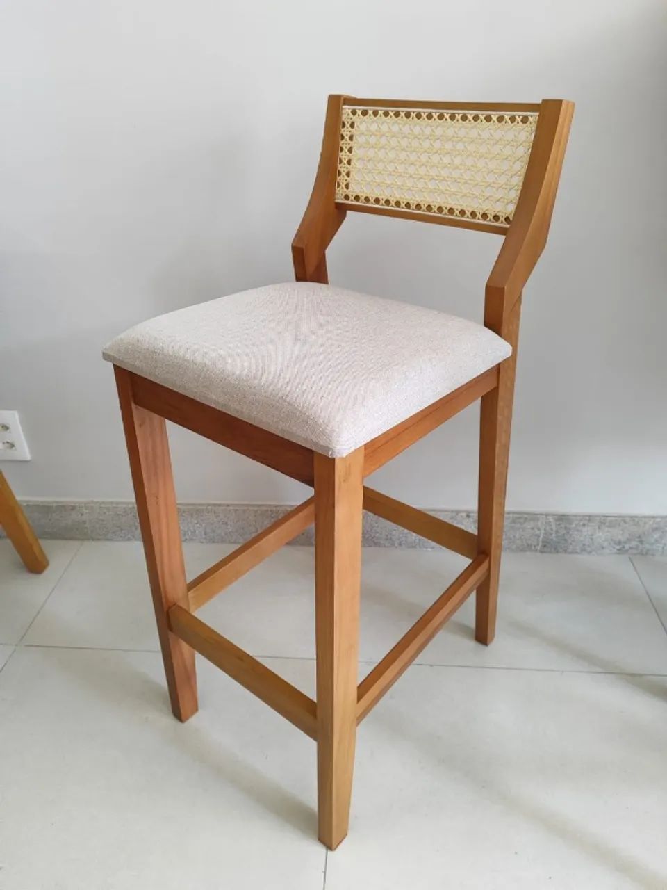 Banqueta elegante e confortável, altura regulável - Foto 3