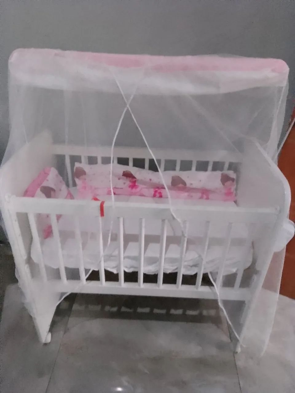 Mini berço portátil com rodinhas  - Foto 4
