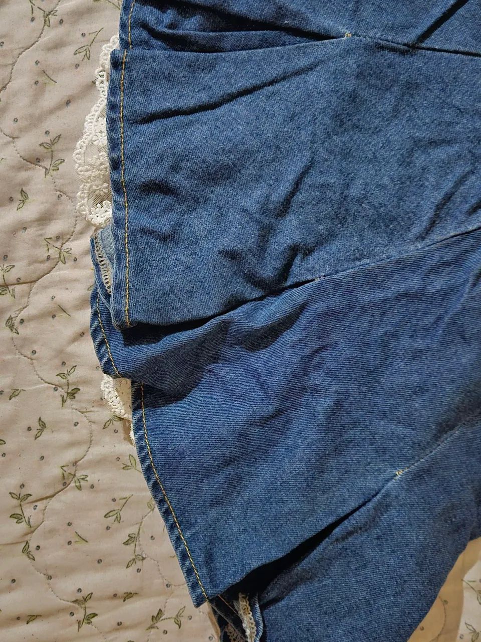 Saia jeans plissada com renda - Foto 2