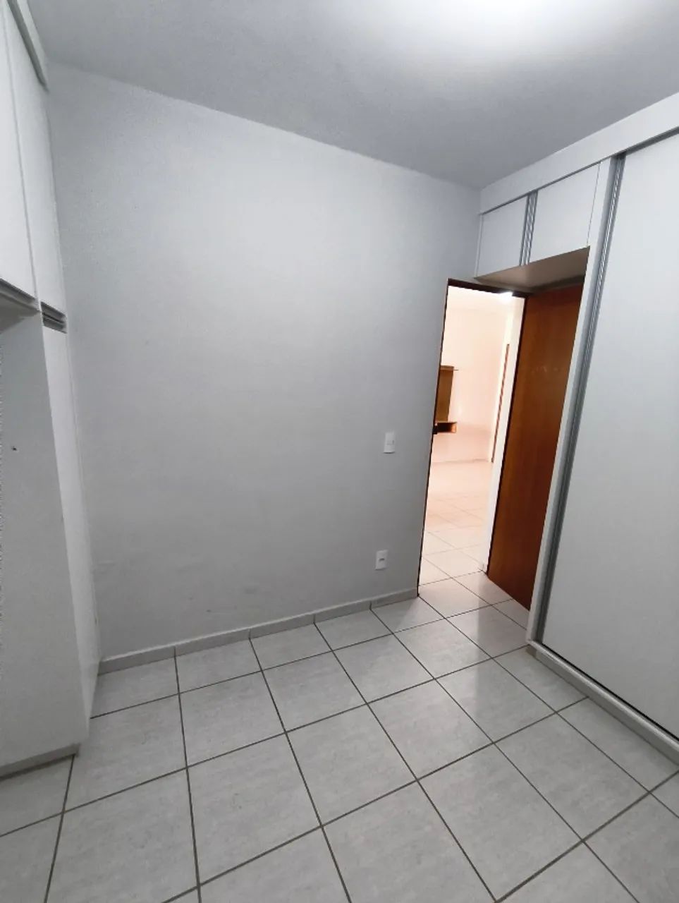 Apto. Res. São Jorge no primeiro andar com armários, 2 quartos - Foto 4
