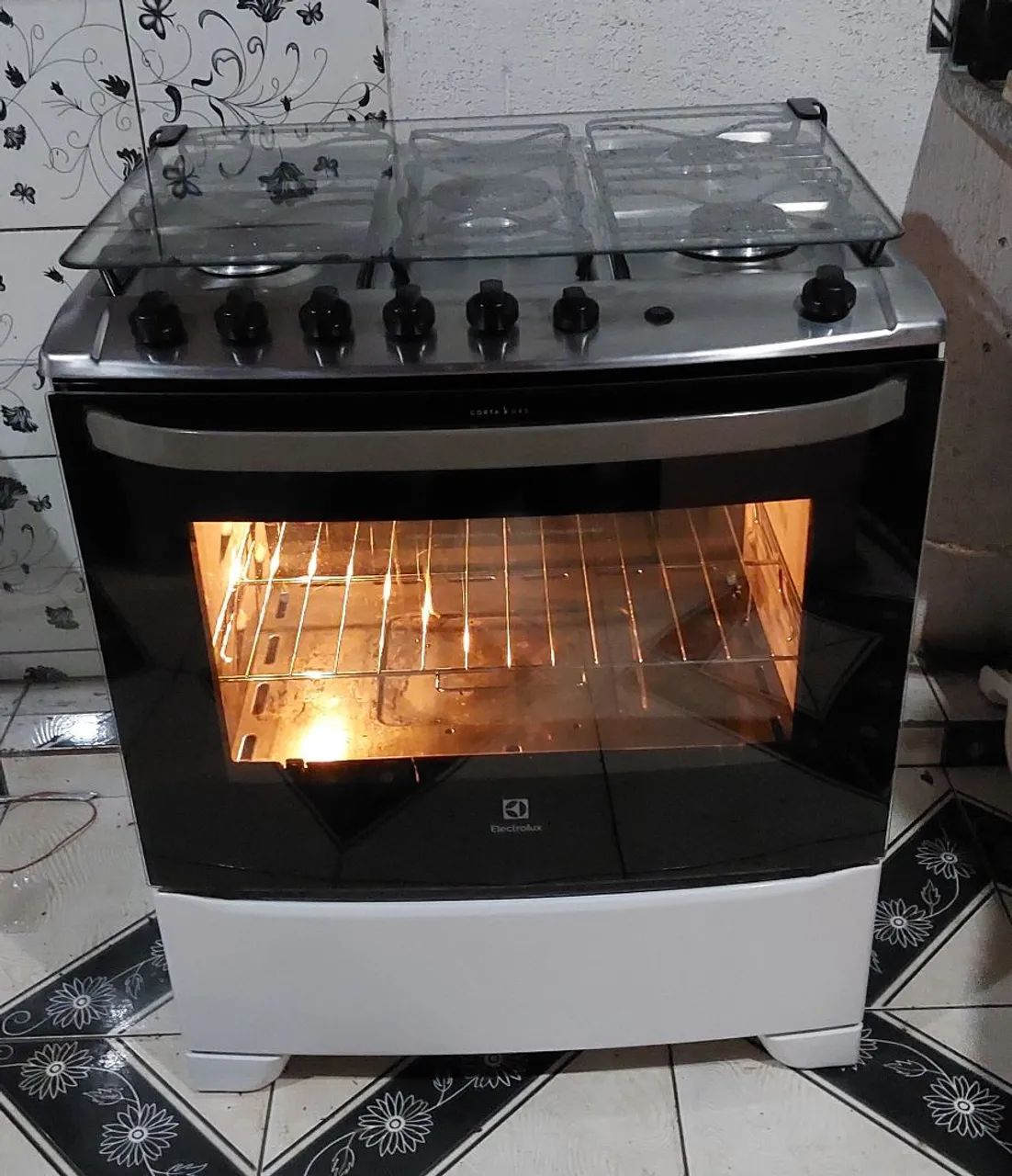 Excelente fogão Electrolux top automático com tripla chama automático com prateleira  - Foto 5