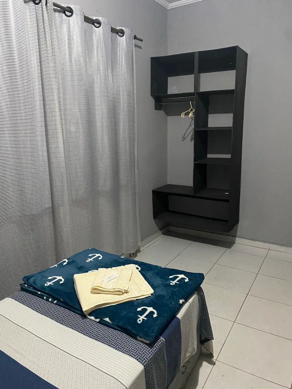 Alugo quarto em casa compartilhada 
