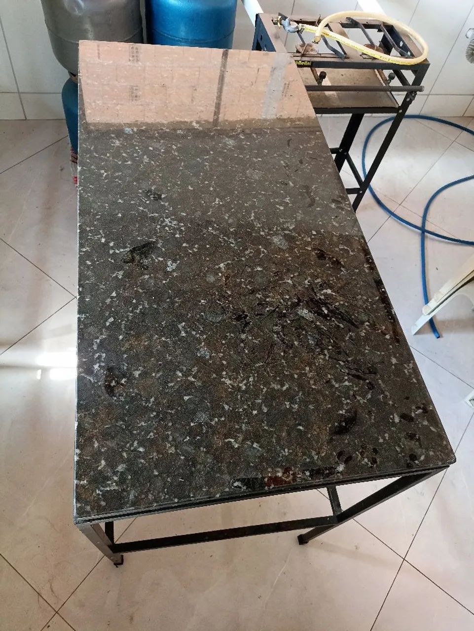 Mesa com pedra de granito 