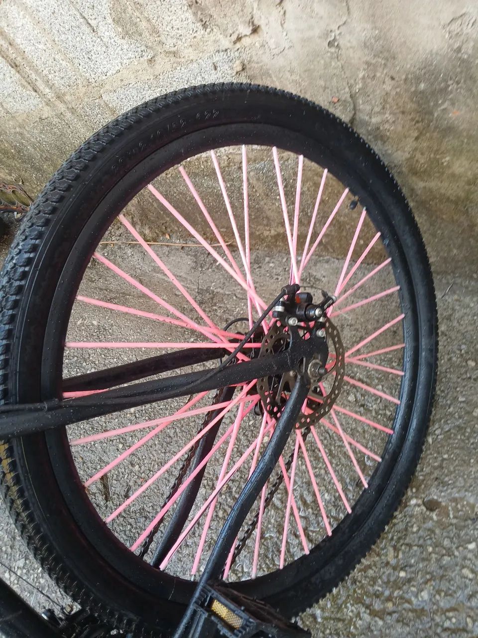 Bicicleta Colli Aro 29 - Preta com Raios Rosa - Conservada - Foto 3