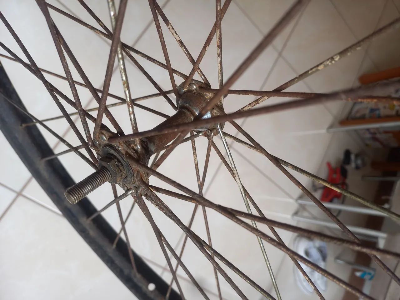 Roda de bicicleta barra forte antiga  - Foto 5