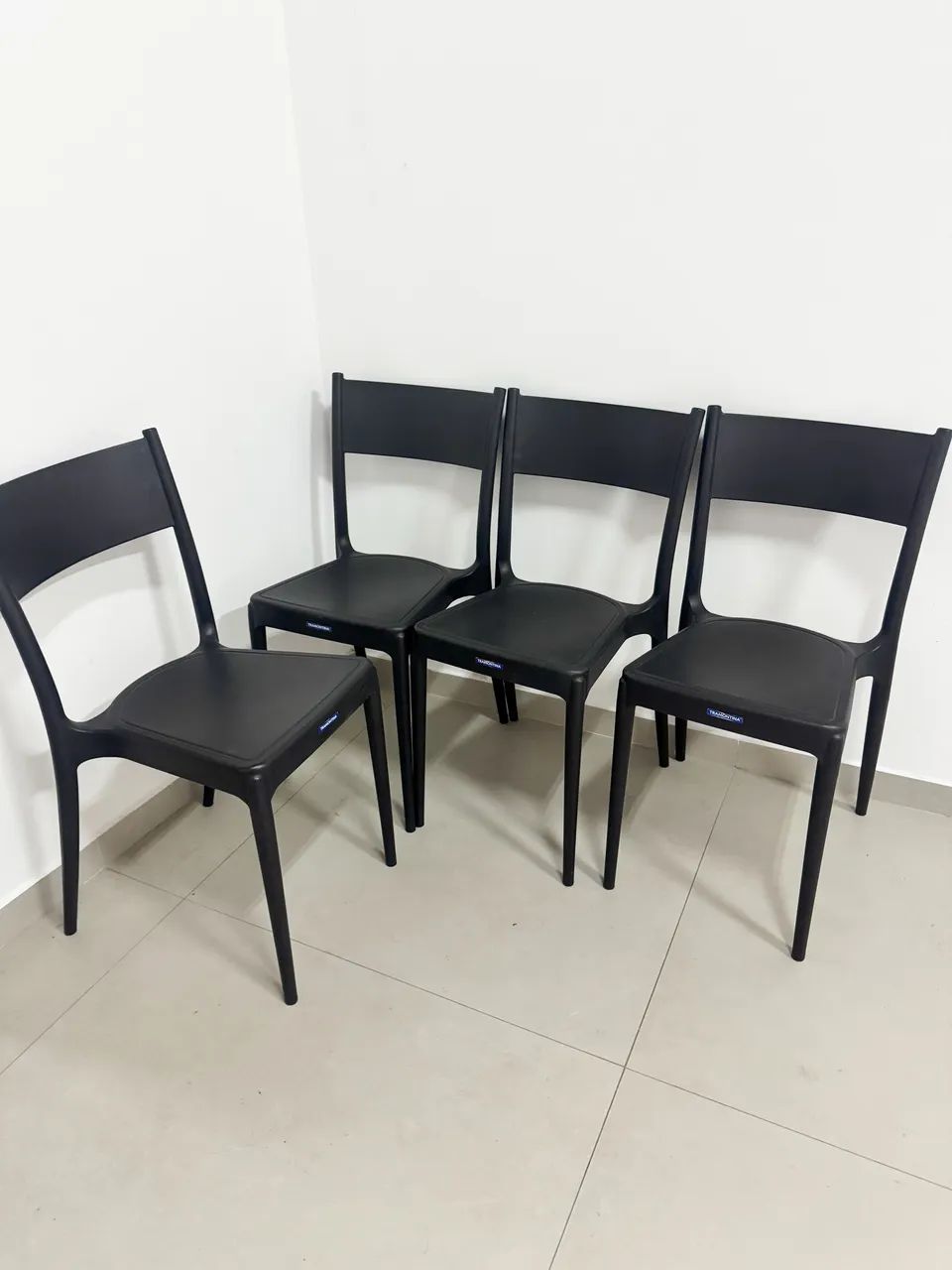 Conjunto com 4 Cadeiras Tramontina Sofia Pretas