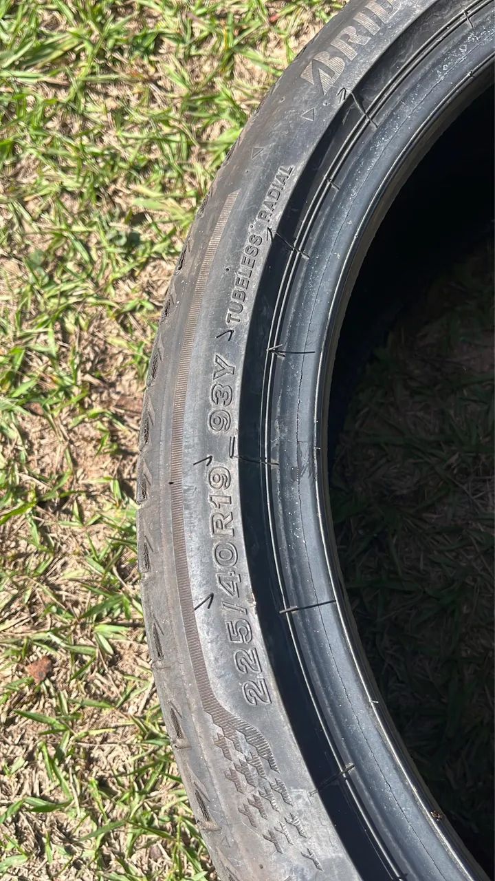 Pneus dianteiros BMW 320i Rum flat 225/40R19