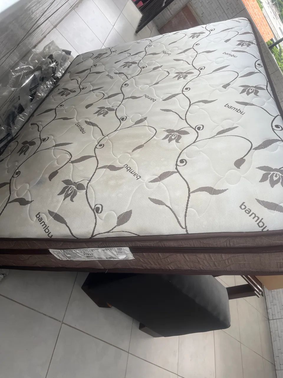 Colchão + 2 sofás em ótimo estado - Foto 3