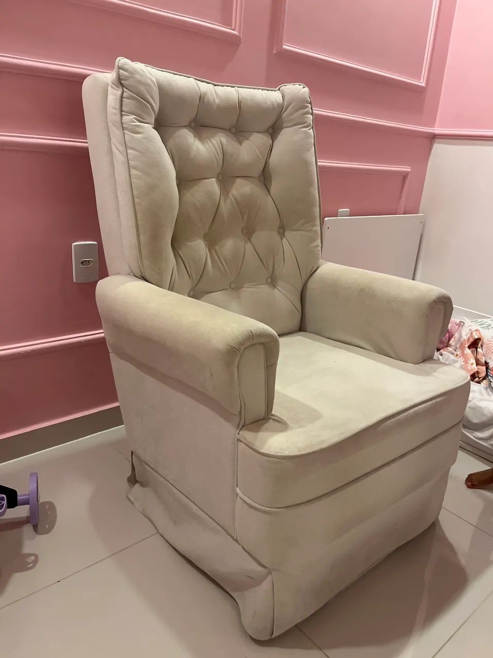 Poltrona de amamentação com puff, em perfeito estado (só está suja, mas pago a lavagem).  - Foto 3