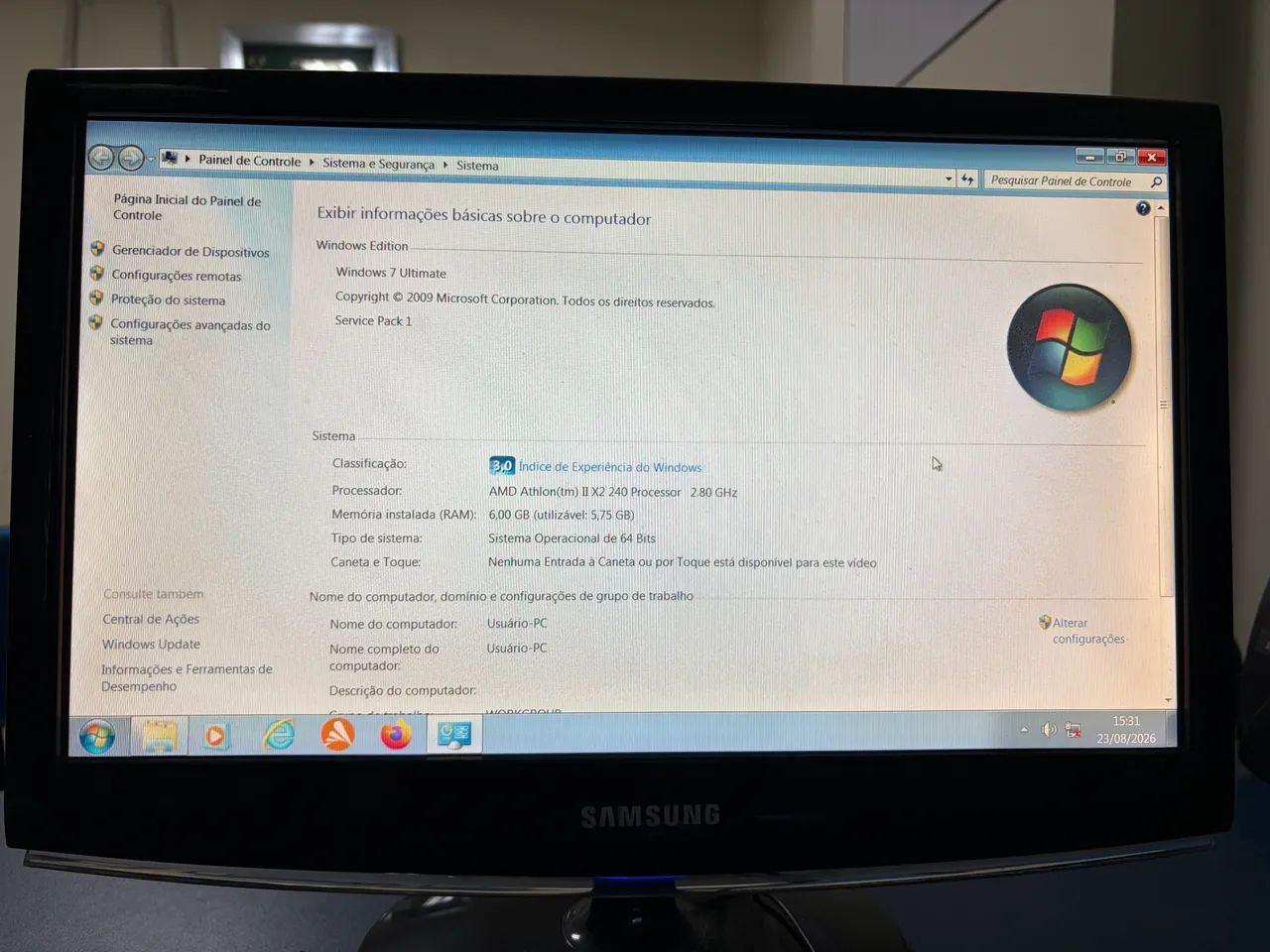 Computador desktop com monitor