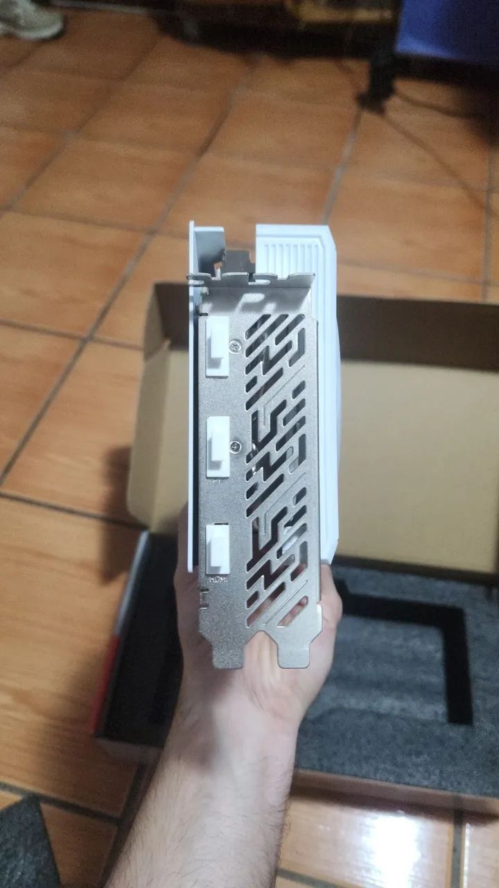 Placa de vídeo Radeon RX 9060XT 8GB - Foto 3