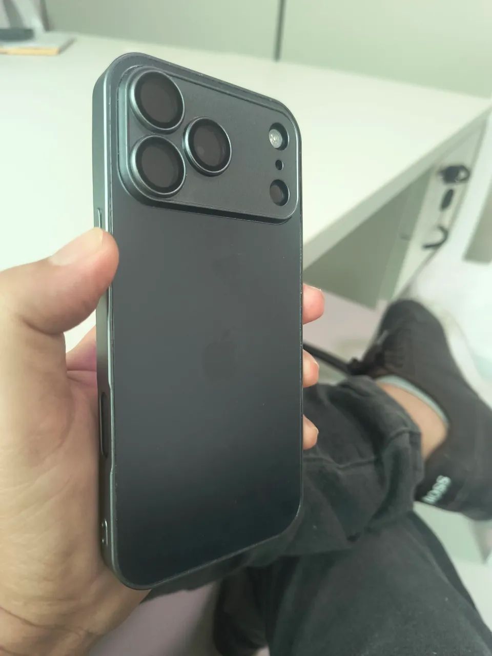 Vendo ou troco iPhone 17 pro max único dono bateria 100% completo  - Foto 2
