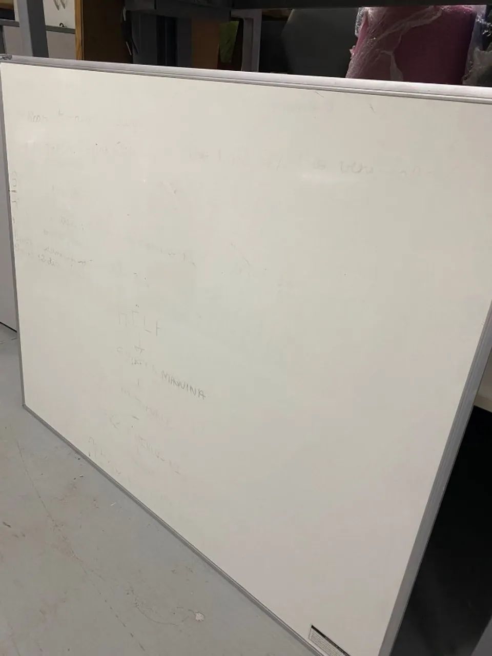 Lousa Branca Com Detalhes No Estado  - Foto 2