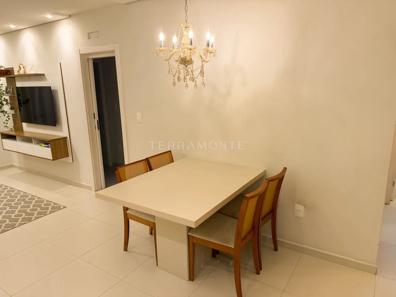 Apartamento mobiliado com 91m² no Centro - Foto 2