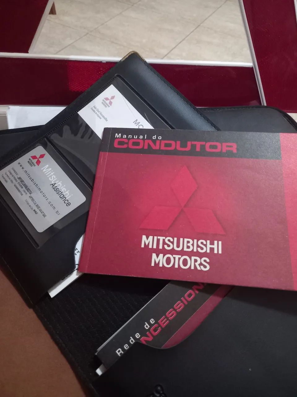 Manual e triangulo do Mitsubishi Airtrek - Foto 3