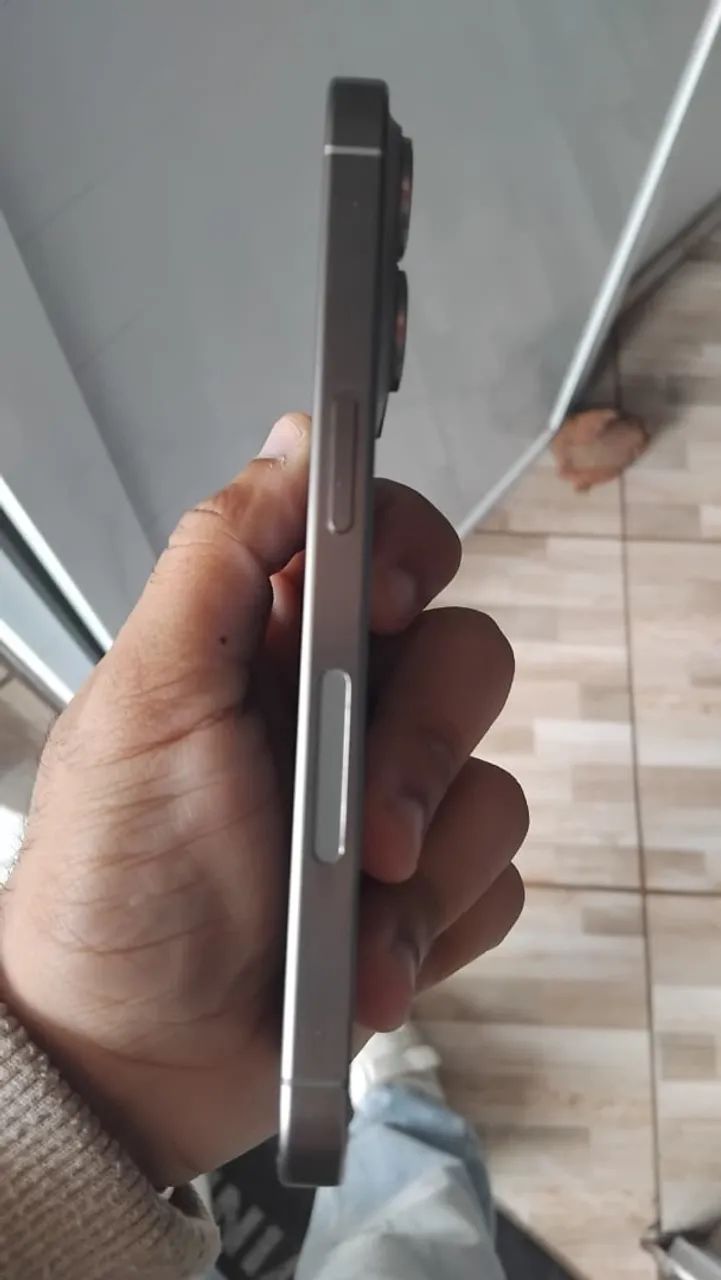 IPHONE 15 pro titânio natural  - Foto 2