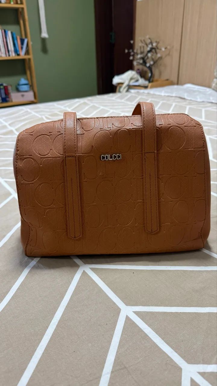 Bolsa Colcci modelo Baú