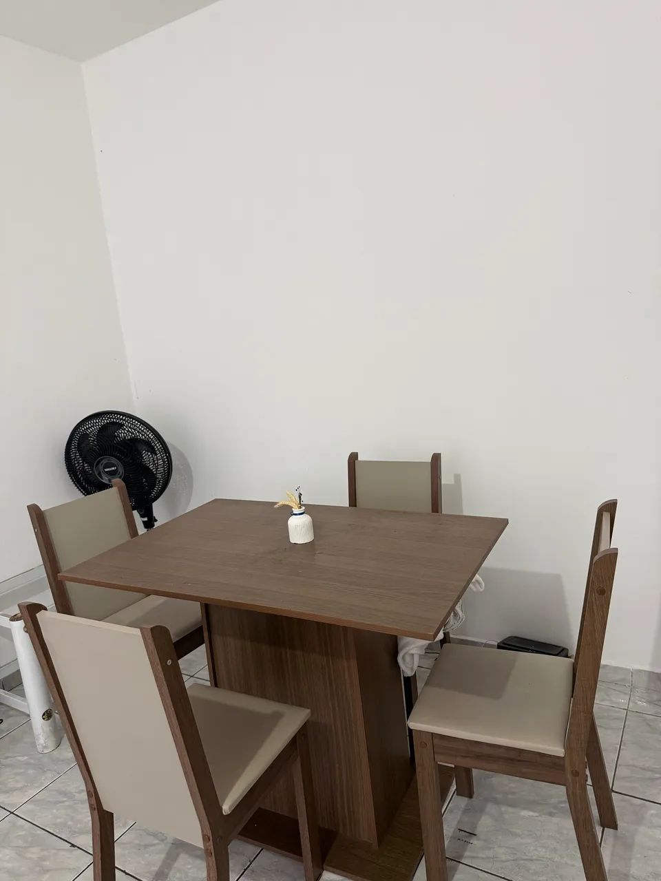MESA COM 4 CADEIRAS - Foto 3