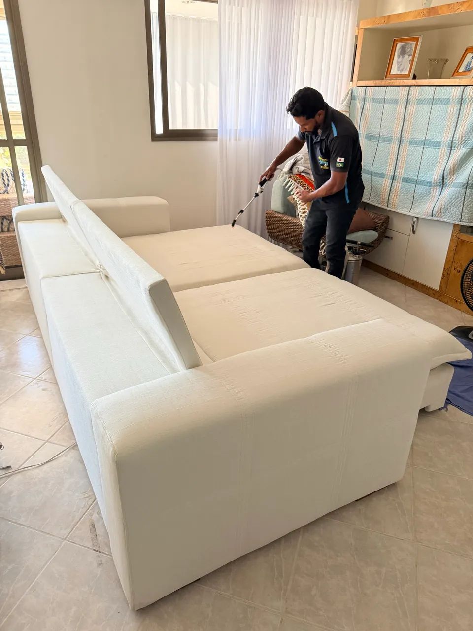 Sofá Retrátil e Reclinável 3 m. praticamente novo - Foto 4