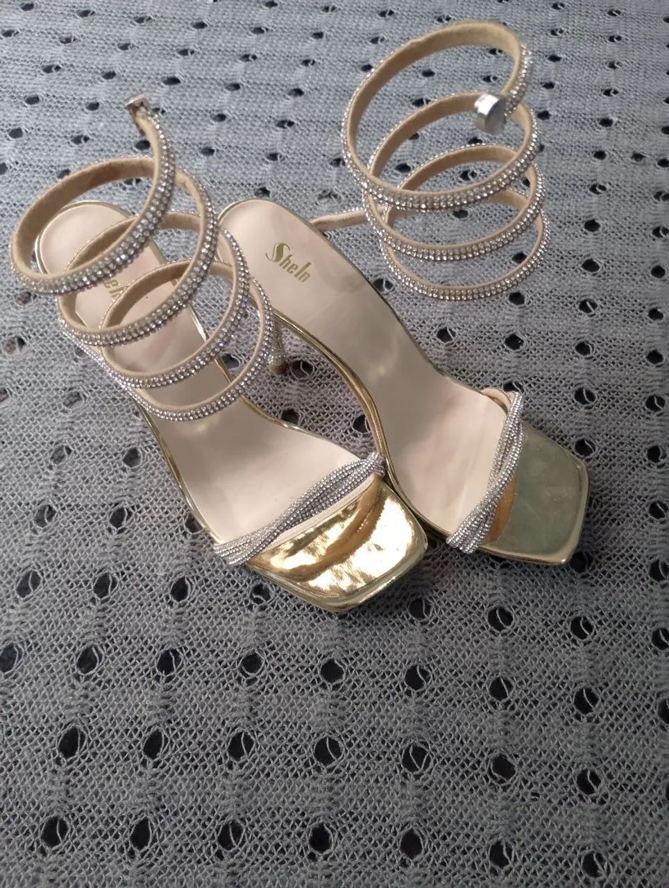 Sandália em aspiral com strass - Foto 4