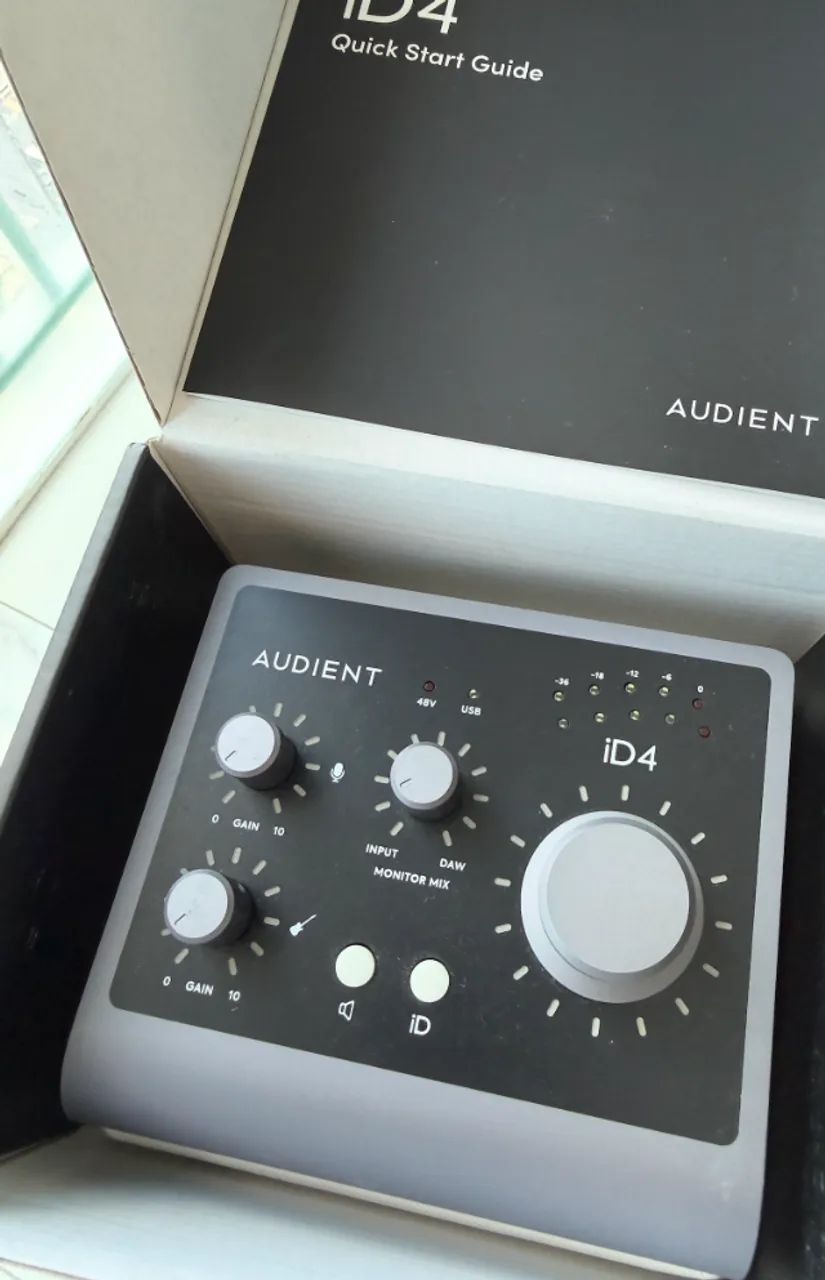 Interface de Áudio Audient iD4 MkII USB-C 