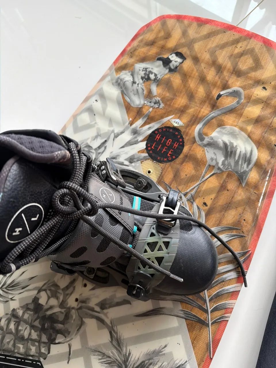 Prancha WakeBoard Ronix com bota e capa  - Foto 4
