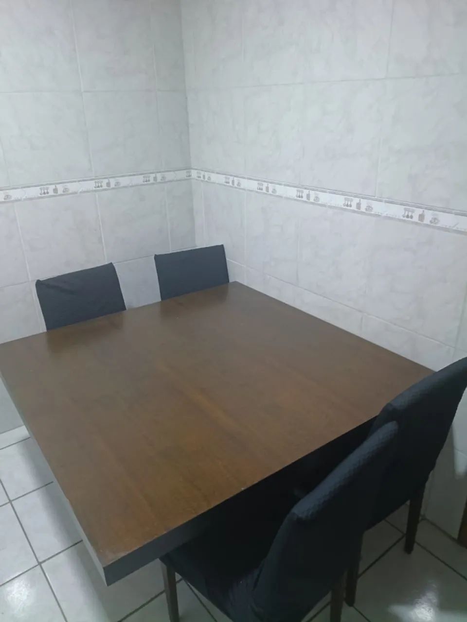 Mesa de jantar com cadeiras 
