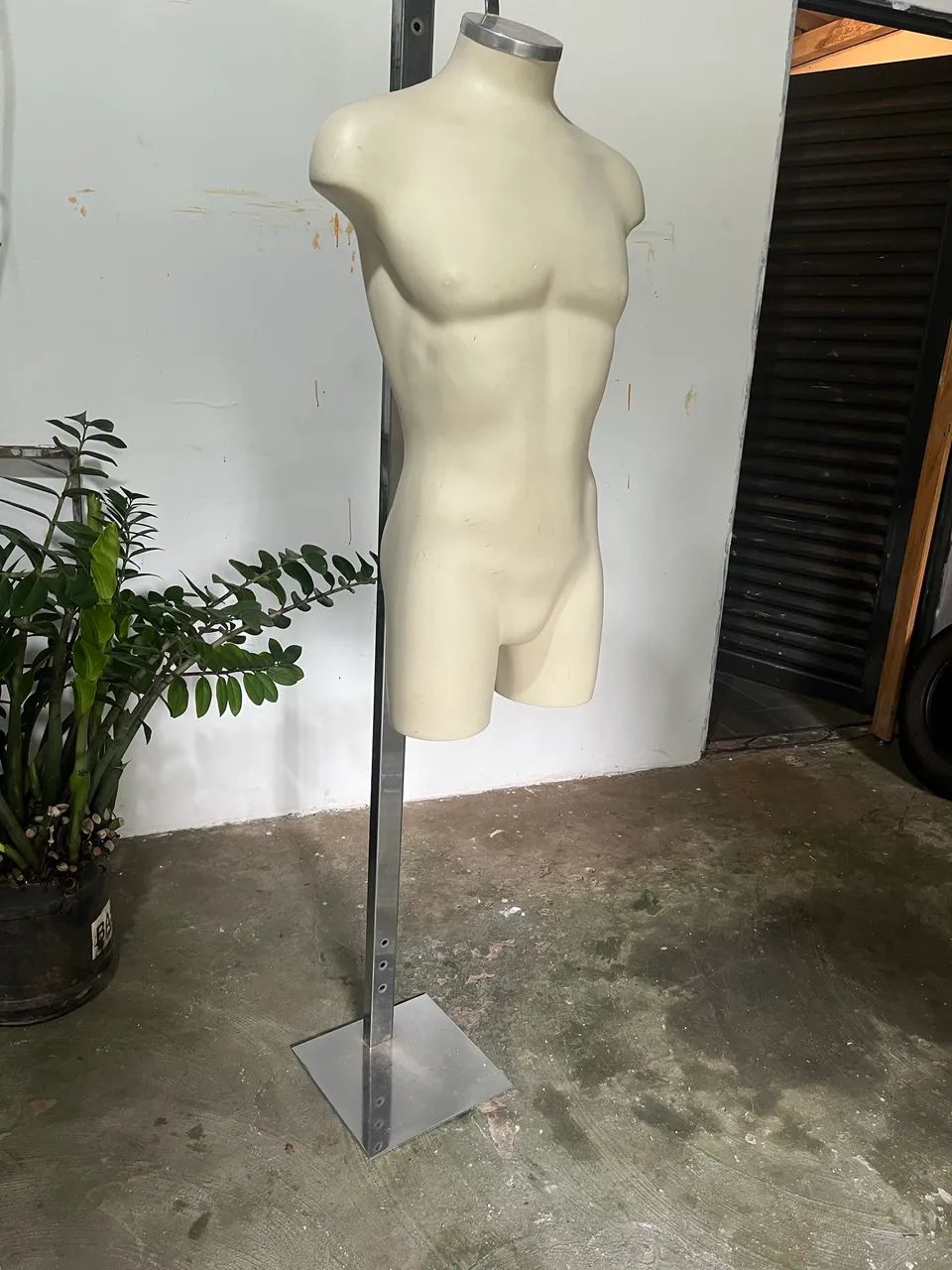 Manequim com pedestal. De apoio  - Foto 2