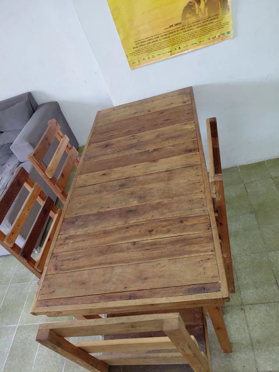 Mesa de madeira c/ 4 cadeiras - Foto 2