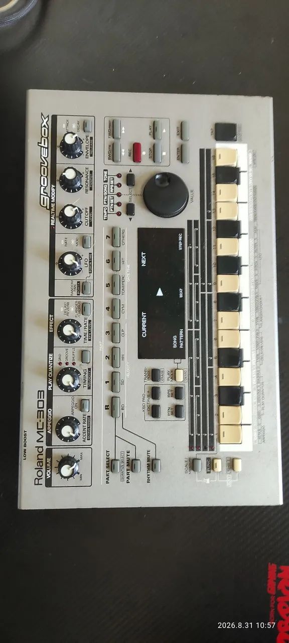 Roland MC-303