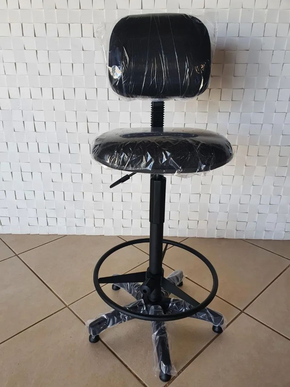 CADEIRAS CAIXA OU BALCÃO  - Foto 3